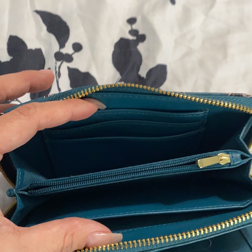 Wallet - Picture 3 of 5